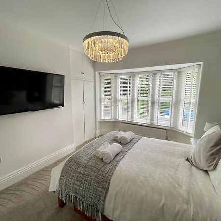 Modern 2 Bed Flat W Parking, Dog Friendly, Central Борнмът Екстериор снимка
