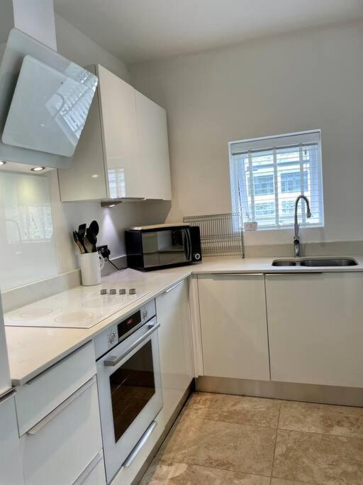 Modern 2 Bed Flat W Parking, Dog Friendly, Central Борнмът Екстериор снимка