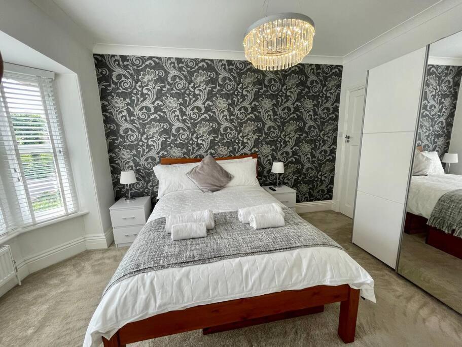 Modern 2 Bed Flat W Parking, Dog Friendly, Central Борнмът Екстериор снимка