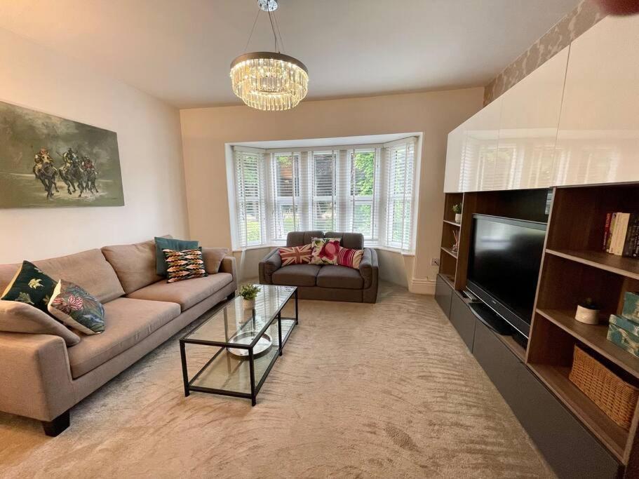 Modern 2 Bed Flat W Parking, Dog Friendly, Central Борнмът Екстериор снимка