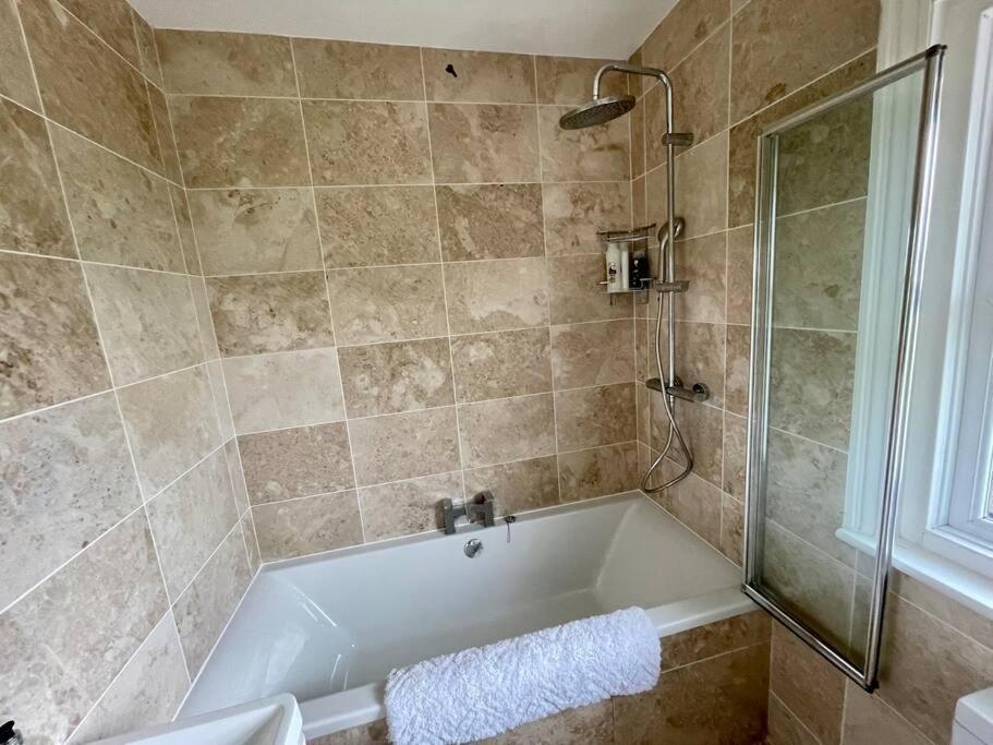 Modern 2 Bed Flat W Parking, Dog Friendly, Central Борнмът Екстериор снимка
