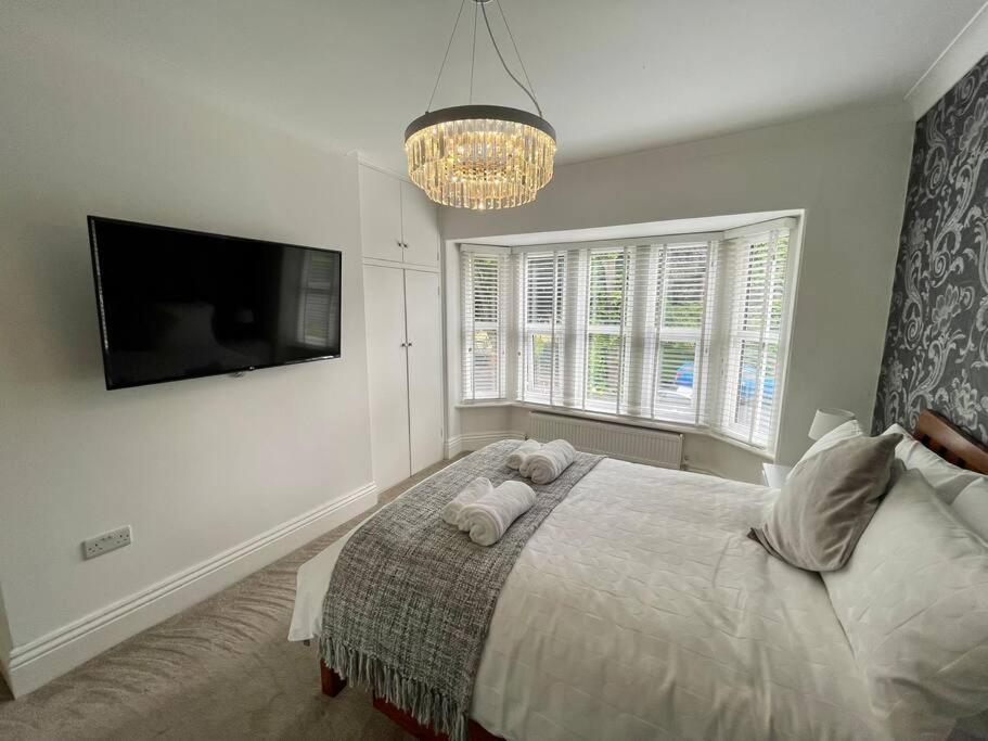 Modern 2 Bed Flat W Parking, Dog Friendly, Central Борнмът Екстериор снимка